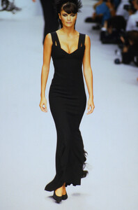 902213215_chanel-hc-fw-1995(7).thumb.jpg.81609159fa3c408bee712168d5a7975a.jpg