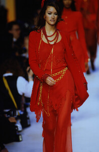 937417683_chanel-fw-1992(9).thumb.jpg.5cf1dd06c27a718876478dfd1ec22693.jpg