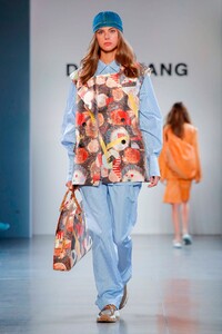 Damo-Wang-RTW-SS20-New-York-1098-1567783847.thumb.jpg.11cc1c98dbb0d4126b14809ec492114e.jpg