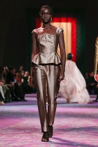 Dior-Haute-Couture-SS20-Paris-0354-1579532566.thumb.jpg.765d9f6eb4a0f96a530a078d0150d2dc.jpg