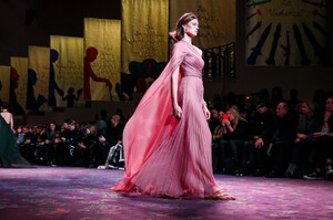 Dior-Haute-Couture-SS20-Paris-6098-1579536770.thumb.jpg.8d7ffd69041128df1ce44135791c9683.jpg