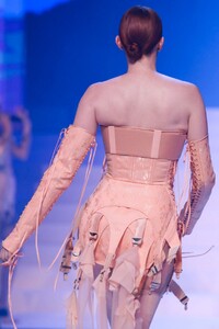 Jean-Paul-Gaultier-Haute-Couture-SS20-Paris-4497-1579728876.thumb.jpg.15be864a131a4860e2afc380c0f89600.jpg