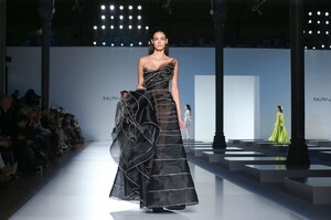 Ralph-Russo-Haute-Couture-SS20-Paris-8614-1579541876.thumb.jpg.168016d1b6ba02e93bf69ceb7fdc9bd4.jpg
