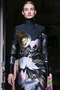 Valentino-Haute-Couture-SS20-Paris-2077-1579718487.thumb.jpg.7a8b34885c305f74d933f2362ad80bd5.jpg