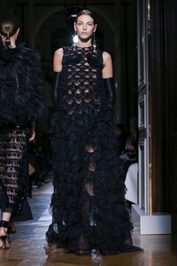 Valentino-Haute-Couture-SS20-Paris-2318-1579718661.thumb.jpg.47a3e5dcdd0674d6544c68f0780621d0.jpg