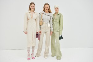 backstage-defile-jacquemus-automne-hiver-2020-2021-paris-coulisses-26.thumb.jpg.bb48e3802afd68fc7673ae853c04f93d.jpg