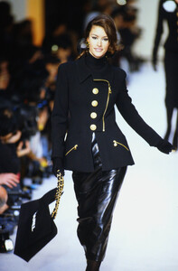 chanel-fw-1992.thumb.jpg.30d7a06a54a40e6548d5690776071569.jpg