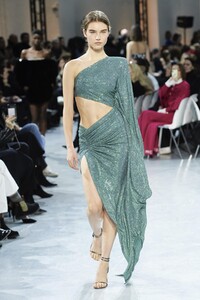 defile-alexandre-vauthier-printemps-ete-2020-paris-look-26.thumb.jpg.d87b3a9068e1ffb71f9c454f0a3fb95d.jpg