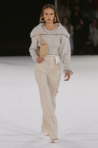 defile-jacquemus-automne-hiver-2020-2021-paris-look-40.thumb.jpg.79c8d3b3fbc8755a4d7f616b6625d2ff.jpg