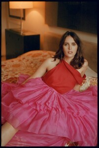 felicity-jones-for-bustle-magazine-january-2020-4.thumb.jpg.51fded12f2573ab48f8c3d044fa99cef.jpg