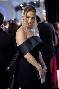 jennifer-lopez-screen-actors-guild-awards-2020-2.thumb.jpg.9e219a9051f5810df9783f4c60842d3f.jpg