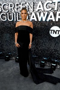 jennifer-lopez-screen-actors-guild-awards-2020-4.thumb.jpg.7ab7387cd495224e849c24f27afbc7ca.jpg