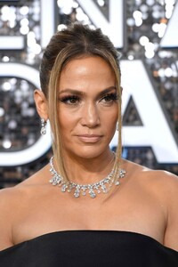jennifer-lopez-screen-actors-guild-awards-2020-5.thumb.jpg.e998ff9f4e83a9ebabe756ffdef243a5.jpg