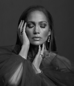 jennifer-lopez-the-26th-vanity-fair-hollywood-portfolio-0.thumb.jpg.481bd6fad736e1d57bb7c5a828ea9185.jpg