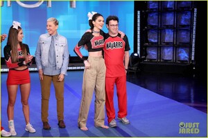 kendall-jenner-learns-cheer-stun-from-netflix-cheer-cast-01.jpg