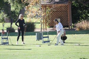 khloe-kardashian-and-kim-kardashian-golfing-in-la-01-08-2020-11.jpg