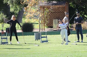 khloe-kardashian-and-kim-kardashian-golfing-in-la-01-08-2020-9.jpg