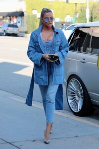 khloe-kardashian-in-all-denim-ensemble-01-22-2020-10.jpg
