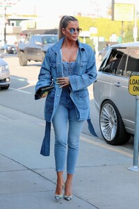 khloe-kardashian-in-all-denim-ensemble-01-22-2020-11.jpg