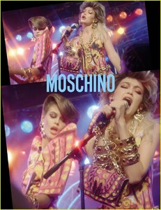 moschino-campaign-january-2020-04.thumb.jpg.96976530b9ba59f49f417d3928247e49.jpg