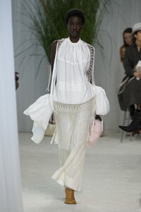 00035-Loewe-SS20-Ready-To-Wear.thumb.jpg.2634e4a2fa1f4405fb101aaac0496a5e.jpg