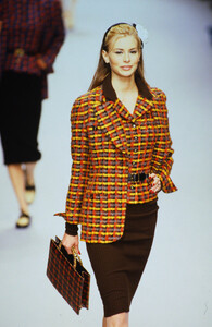 1021010058_chanel-fw-1995(8).thumb.jpg.3b9594f365e611d35934f2c1a5ad94e3.jpg