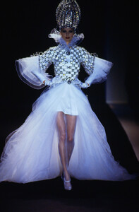 1027488162_paco-rabanne-hc-fw-1995(8).thumb.jpg.7fa84cf9f3e9b08084e7b05fa066b909.jpg