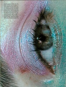 ARCHIVIO - Vogue Italia (December 2001) - Glow Up - 011.jpg