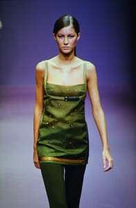 1247491495_prada-fw-1999(9).thumb.jpg.26217e895136faf692d8664c7f754796.jpg