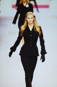 1379668683_chanel-fw-1995(22).thumb.jpg.e747425831b538cdcaedc2dd77837f05.jpg