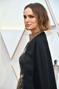 1497221012_NataliePortman92ndAnnualAcademyAwardscguSHpxXEYUx.thumb.jpg.9c3ebb17cb472ab3bb99cf50b4ee2608.jpg
