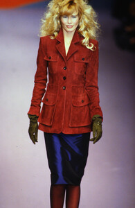 1528243672_karl-lagerfeld-fw-1995(6).thumb.jpg.784d99ced03acd42849f13762eda117b.jpg