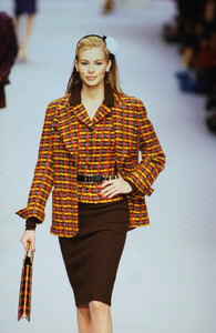 1565693630_chanel-fw-1995(6).thumb.jpg.89df403bec29051bba0d2d20d86b1059.jpg