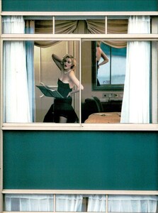 ARCHIVIO - Vogue Italia (February 2001) - The Vagaries of Fashion - 017.jpg