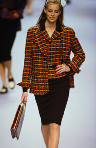 1717741694_chanel-fw-1995(4).thumb.jpg.6b9a959755948e784abe25a1f09937dc.jpg