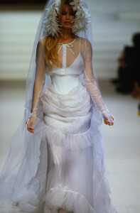 1753741756_chanel-hc-ss-1994(3).thumb.jpg.3c3c3f032004b8d8961ecc0c9faa290d.jpg