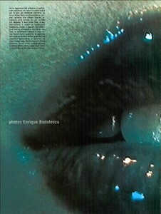 ARCHIVIO - Vogue Italia (December 2001) - Glow Up - 002.jpg