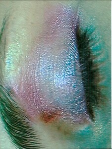 ARCHIVIO - Vogue Italia (December 2001) - Glow Up - 010.jpg