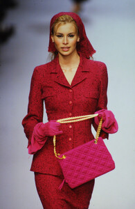 1859087804_chanel-fw-1995(27).thumb.jpg.16696ef56ce0e15c2e1f4523215fa4e8.jpg