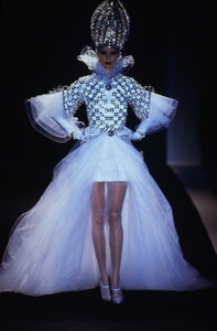 1903935126_paco-rabanne-hc-fw-1995(9).thumb.jpg.1f4d3fbc28d03fdb67ff42effb128f53.jpg