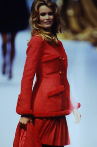 349762944_chanel-hc-fw-1991(9).thumb.jpg.90d57012838853f81128c7e350e7562d.jpg