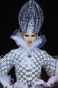 351591112_paco-rabanne-hc-fw-1995(11).thumb.jpg.dad0156831d2ec0341ec67e13efe8ebb.jpg