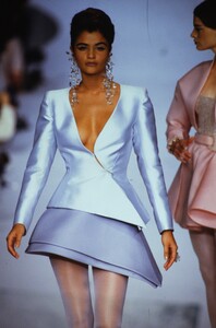 427502852_lanvin-hc-ss-1990(2).thumb.jpg.53ee0cefd2df6ba26af138e2c0cc5e12.jpg