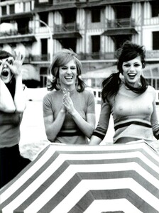 ARCHIVIO - Vogue Italia (June 2001) - Smash of Stripes - 016.jpg