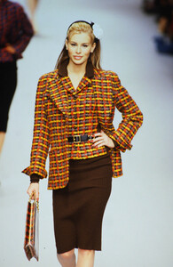 538867091_chanel-fw-1995(7).thumb.jpg.8b92febc94f2929a9299ee75fa225c64.jpg