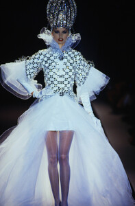 61365267_paco-rabanne-hc-fw-1995(3).thumb.jpg.56dd06e9775a2341e2eda50e1763dc04.jpg