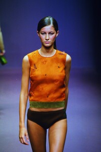 677759410_prada-fw-1999(3).thumb.jpg.80e2cb6694063243e9123d058399a1f0.jpg