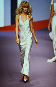 704102179_karl-lagerfeld-fw-1995(18).thumb.jpg.6c5bf68651ca8a866975b2c141f18b80.jpg