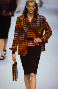 709358078_chanel-fw-1995(5).thumb.jpg.a193c19fc5afa3f021de5d418a1d1124.jpg