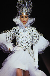 714418579_paco-rabanne-hc-fw-1995(10).thumb.jpg.a35bb3cbfe08324cc2d3291413df36c9.jpg